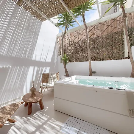 Utopia Hotel 3*