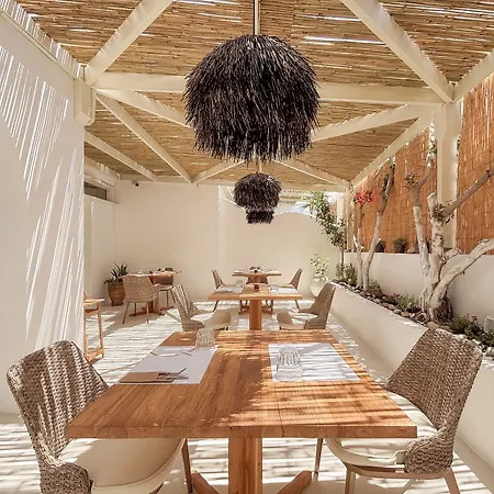 Utopia Hotel 3*